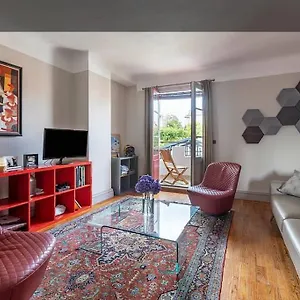  Appartement Exceptionnel 3 Pieces Art Deco En Dernier Etage Avec Garage Prive Centre